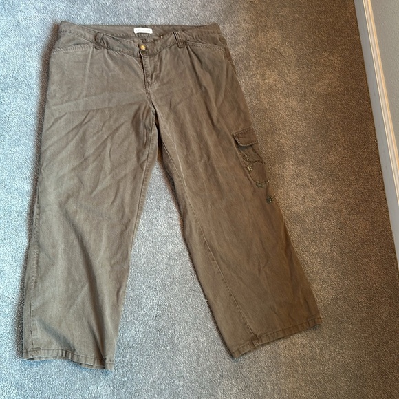 Coldwater Creek Cargo Pants with embellishments, 16P - Picture 2 of 8